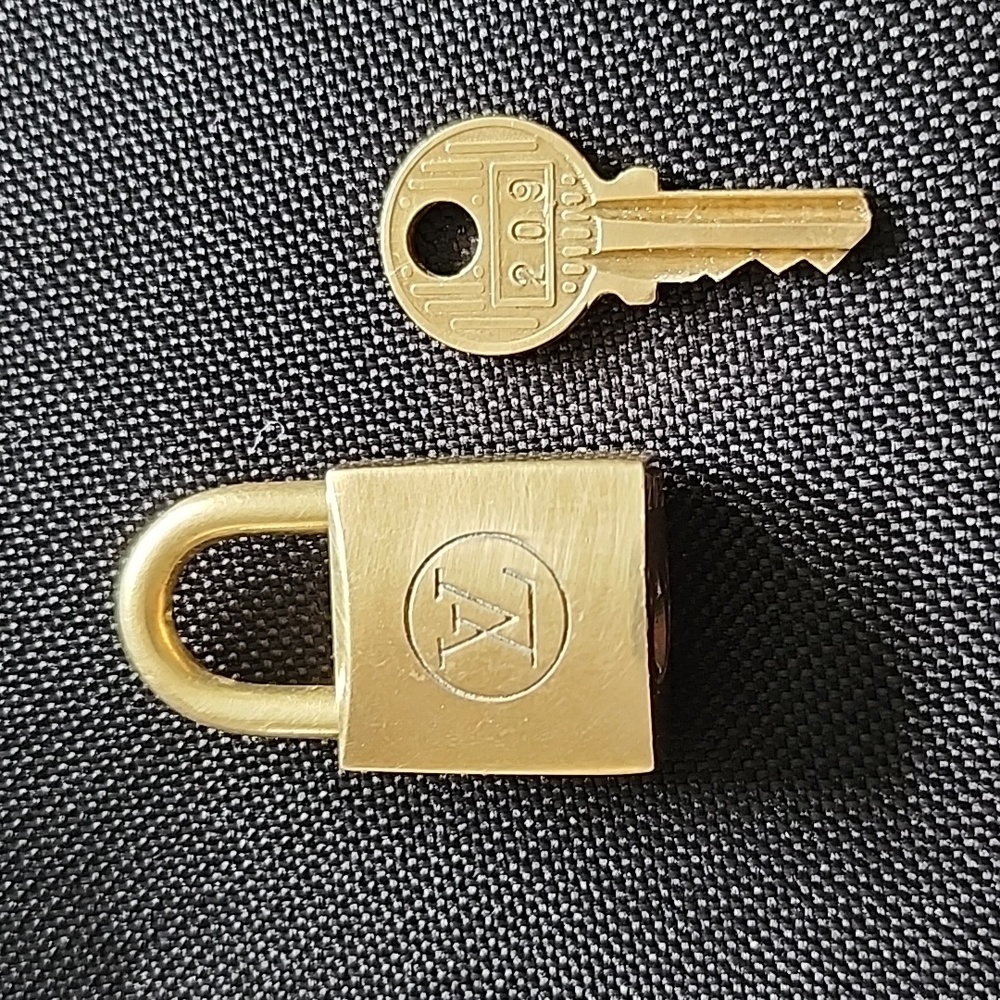Louis Vuitton RARE #209 vintage lock and key